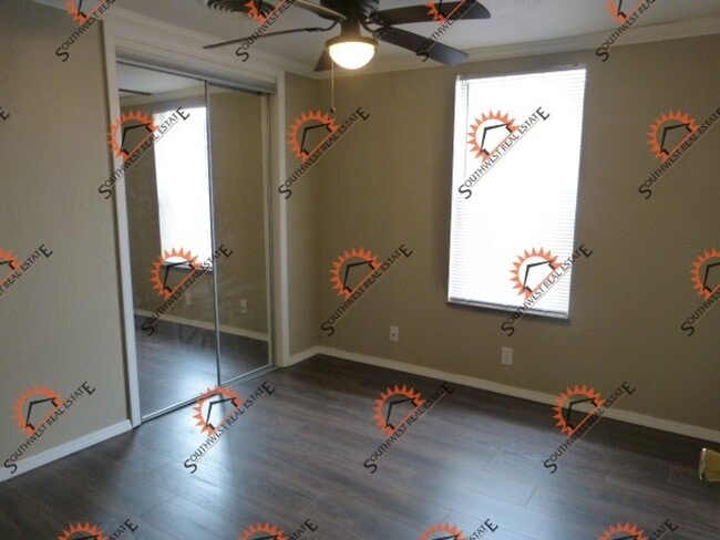 Building Photo - Super cute 2 bedroom 1 bath home