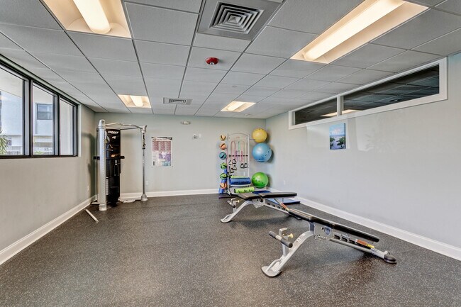 Building Photo - 145 S Ocean Ave