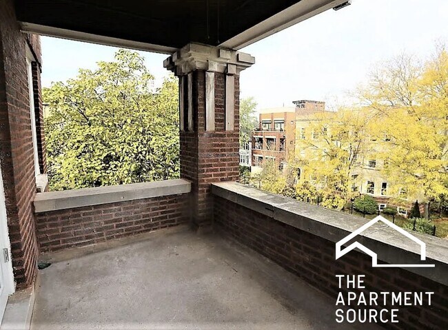 Building Photo - 1437 W Carmen Ave