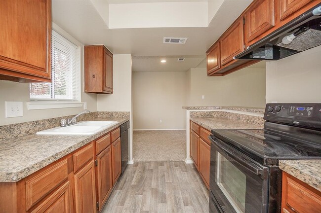 Building Photo - 15607 Cabot Creek Cir