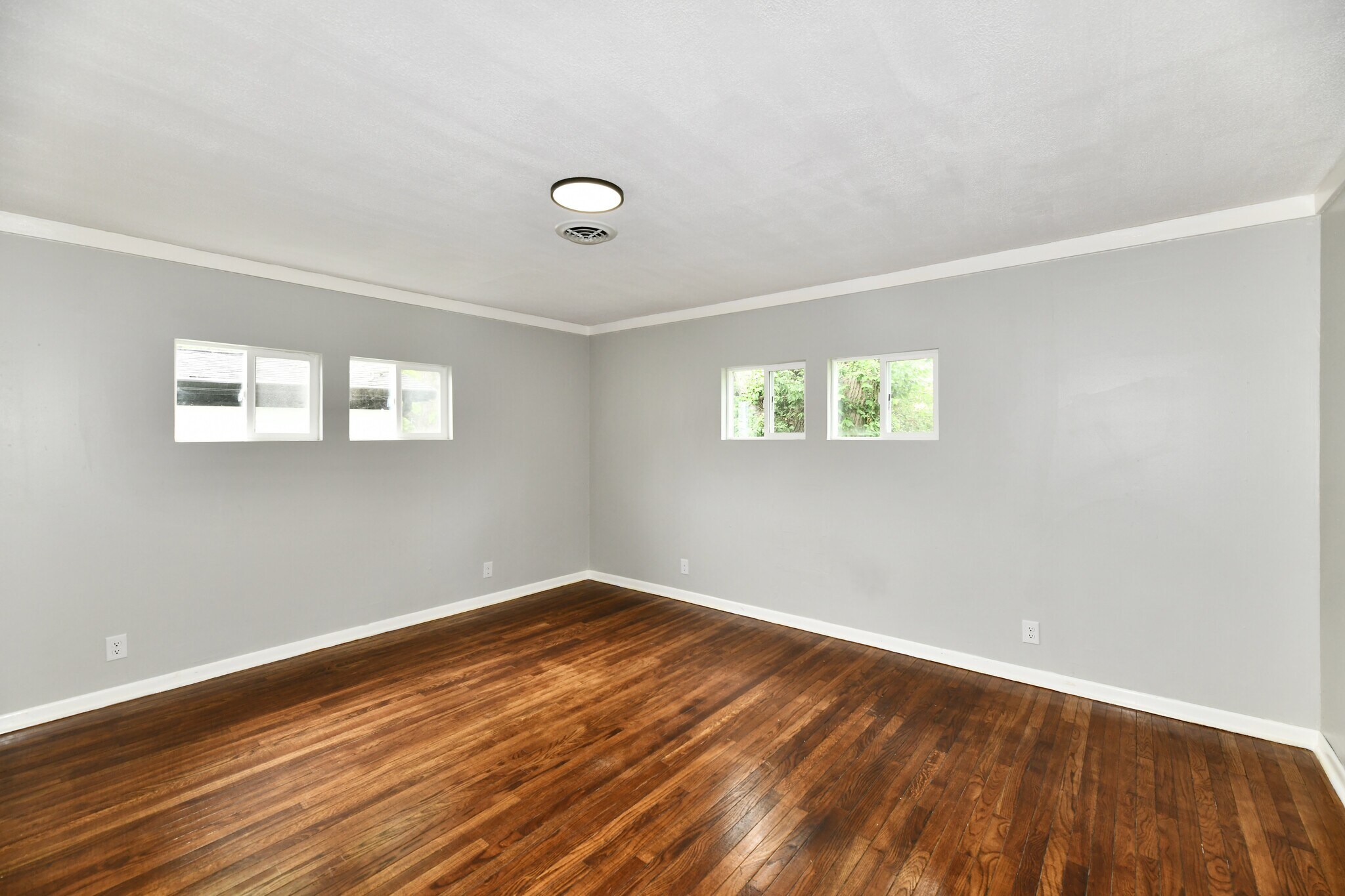 Building Photo - 3550 Eisenhower Dr