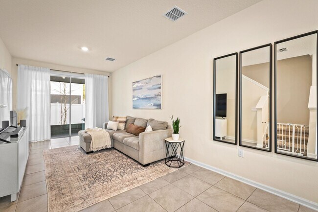 Building Photo - 2-Bedroom Townhome for Rent with Private En-Suite Baths & Screened Porch