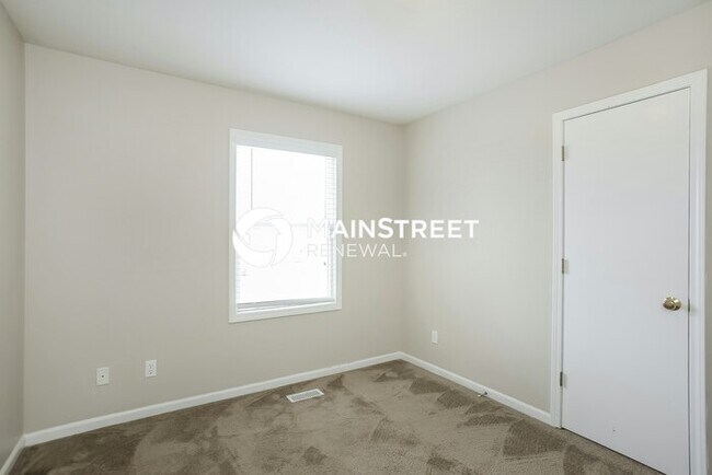 Building Photo - 3 Bedroom Pet-Friendly Home in Leavenworth, KS with Main Street Renewal