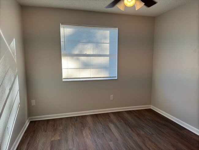 Building Photo - Recently renovated 2 Bedrooms and 1 Bath d...