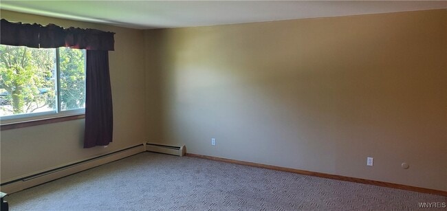 Building Photo - 35 Tomcyn Dr