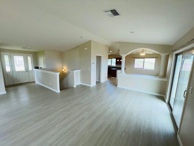 Building Photo - Kahiwelo at Makakilo 3 bedroom home for rent