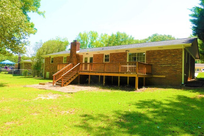 Building Photo - 115 Konnarock Cir