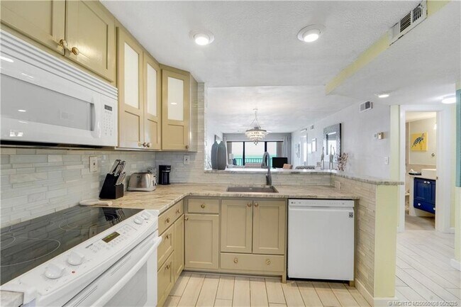 Building Photo - 10310 S Ocean Dr
