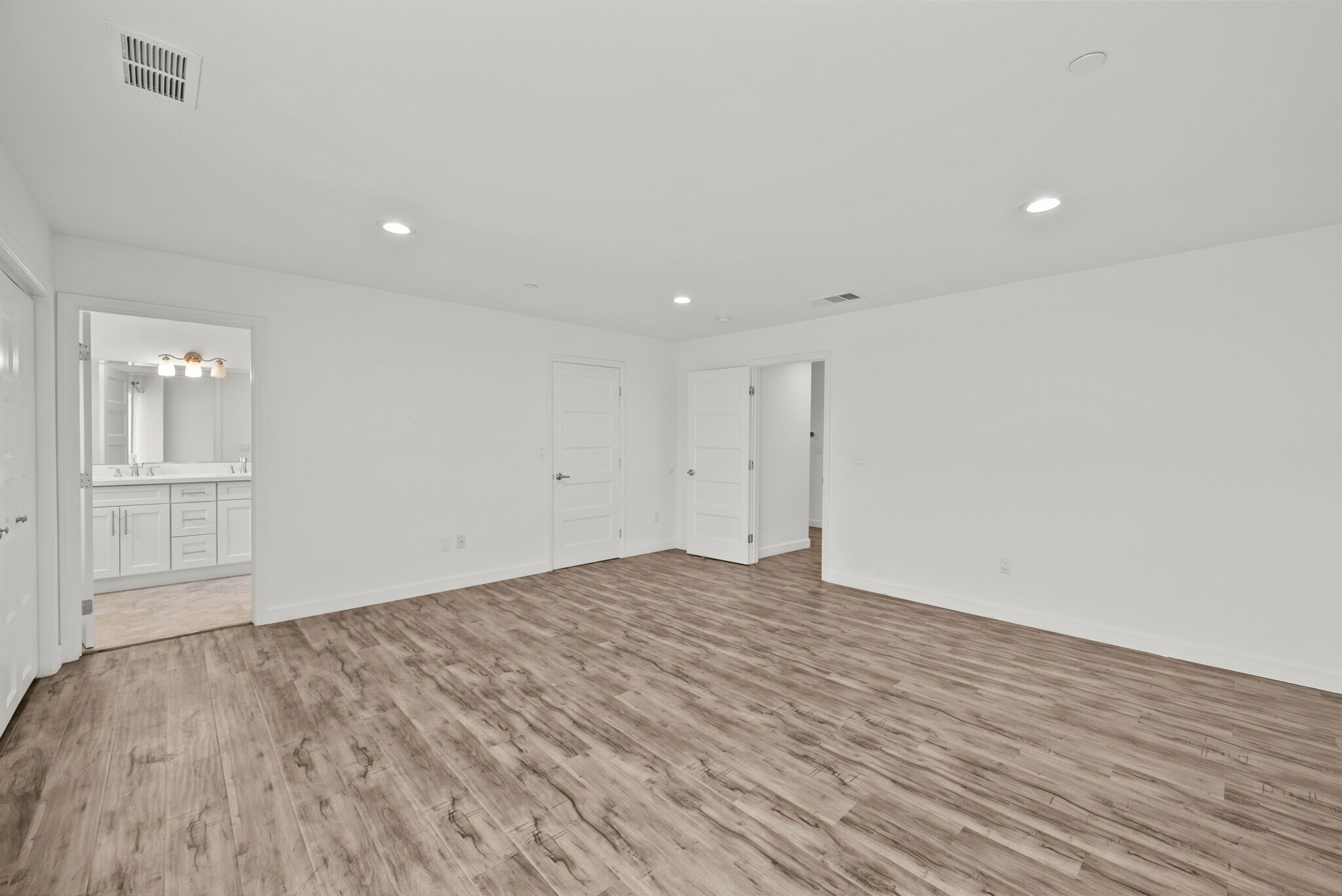 Building Photo - 9104 Burnet Ave