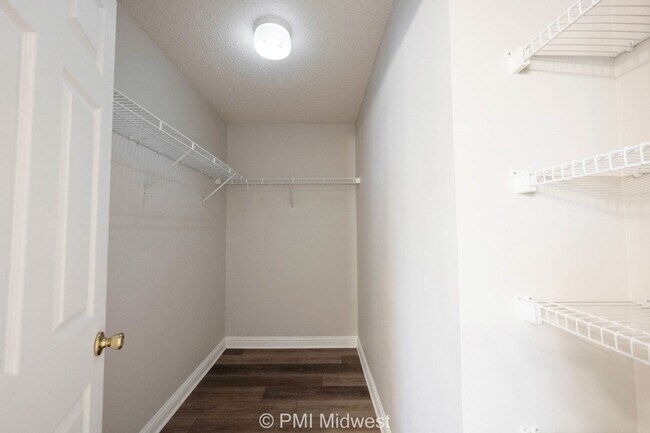 Building Photo - Charming 3-Bedroom Home with 2.5 Baths - Greenfield, IN!