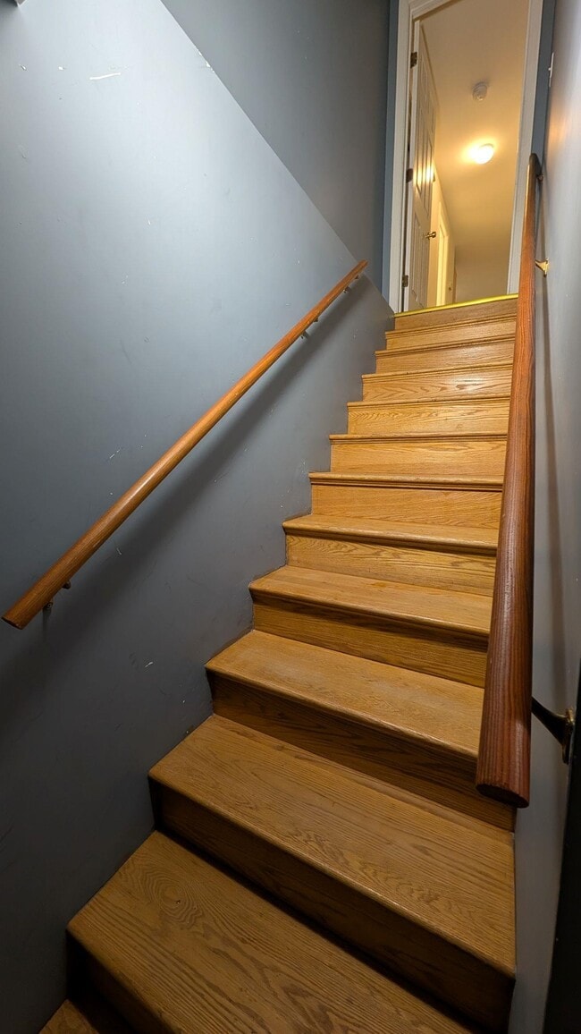 Building Photo - 266 Bell St