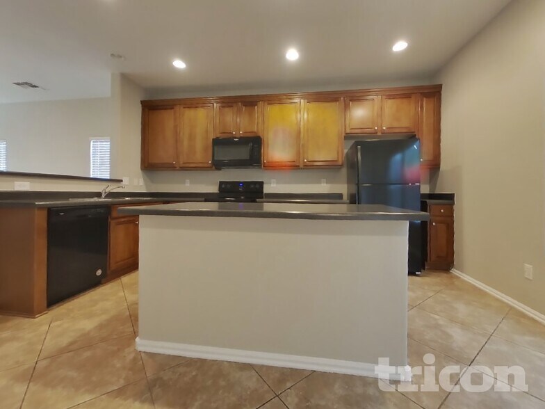 Building Photo - 4912 N 109th Ave