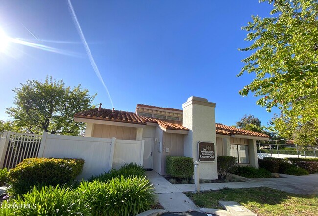 Building Photo - 2174 Deerfield St