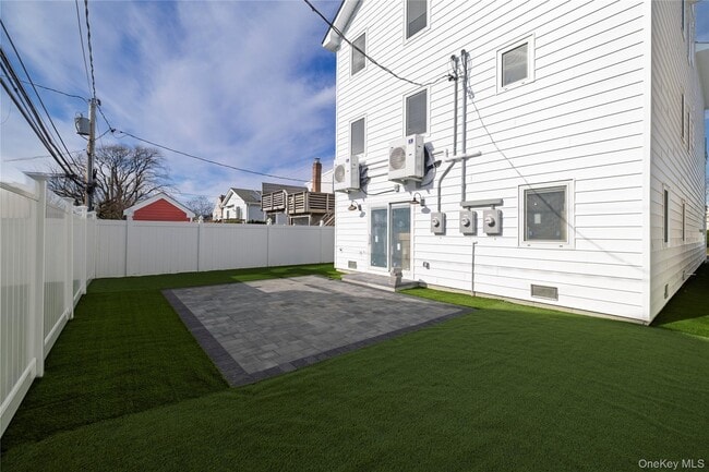 Building Photo - 550 E Harrison St