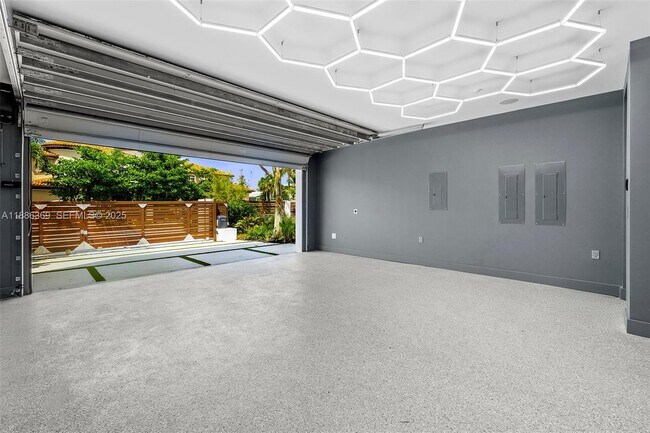 Building Photo - 3306 NE 16th St