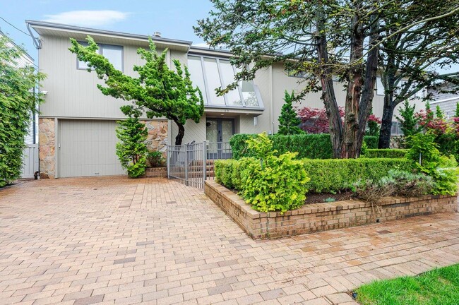 Building Photo - 40 Cayuga Ave