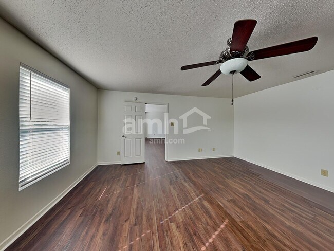 Building Photo - 10286 Butler Dr