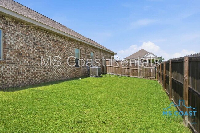 Building Photo - 5543 Overland Dr