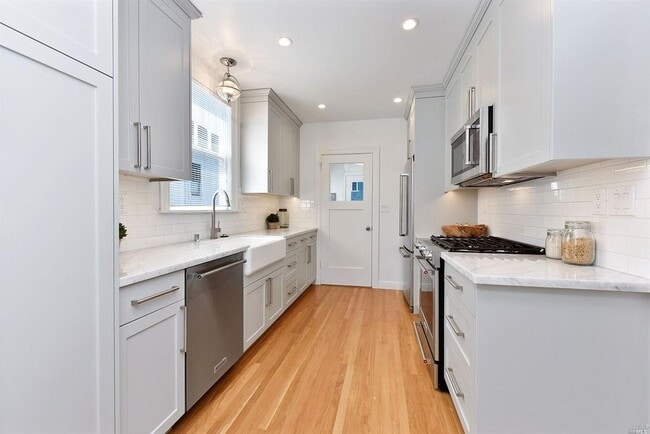Building Photo - 212 7th St