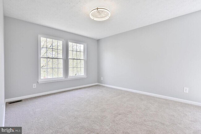 Building Photo - 7802 Shallowbrook Ct