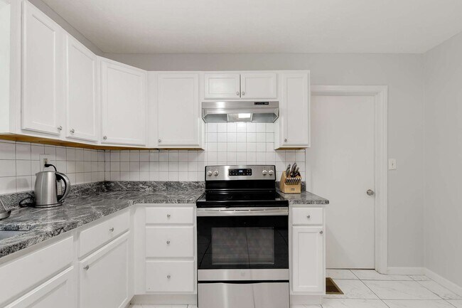 Building Photo - Charming 1950's Ranch w/ Modern Upgrades a...
