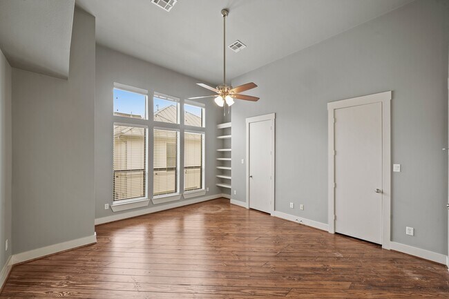 Building Photo - 1813 Dart St