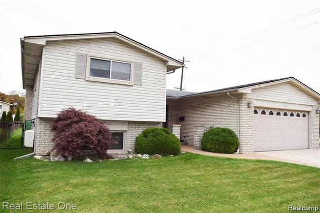 Building Photo - 43608 Lombardy Dr
