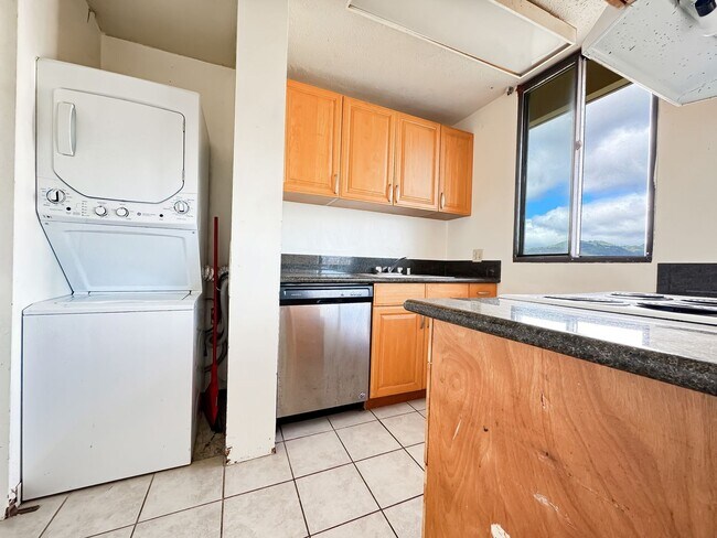 Building Photo - 2121 Ala Wai Blvd