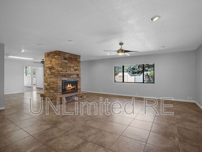 Building Photo - 490 Deer Pass Dr