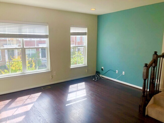 Building Photo - Spacious 2 BR/2.5 BA Townhome in Beltsville!