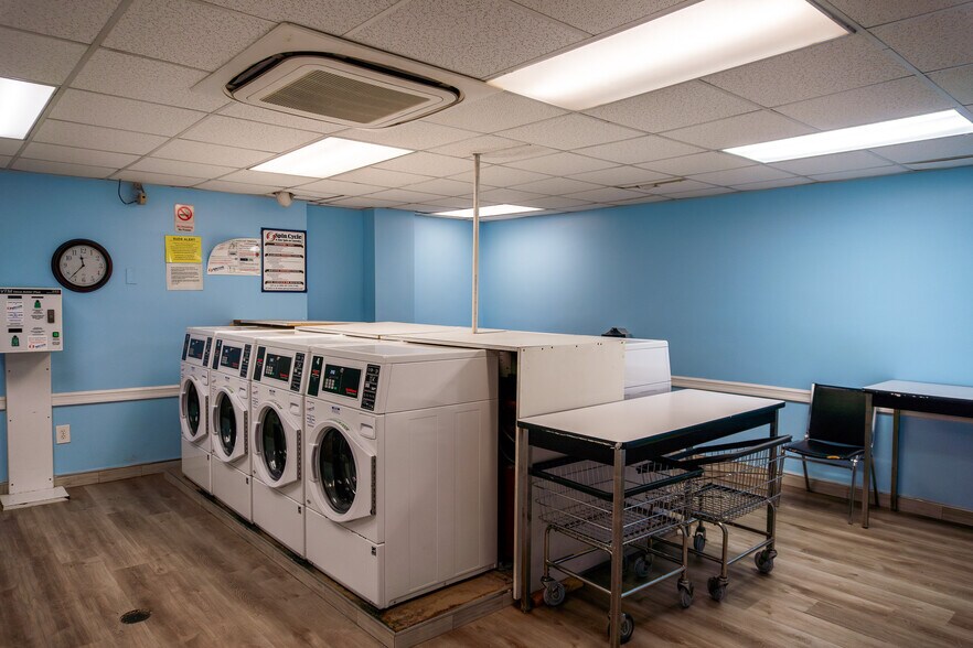 Building Photo - 300 Adams St