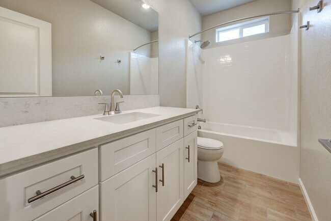 Building Photo - 857 Halford Ln