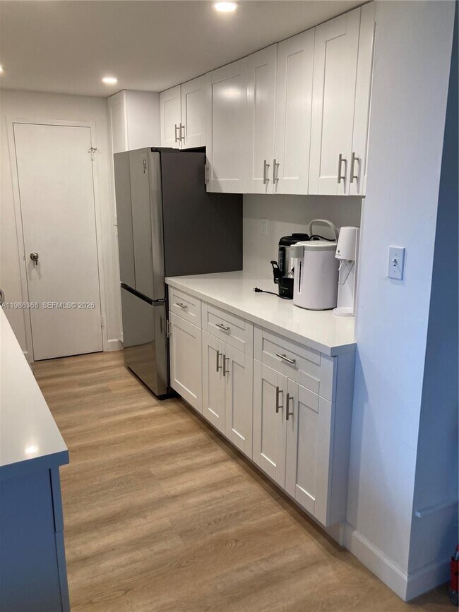 Building Photo - 5401 Collins Ave