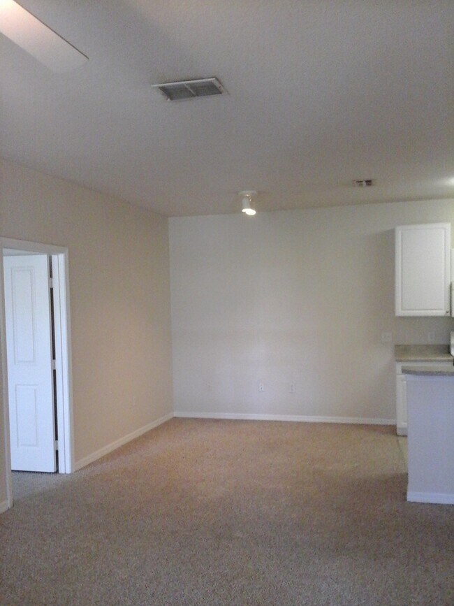 Building Photo - 6007