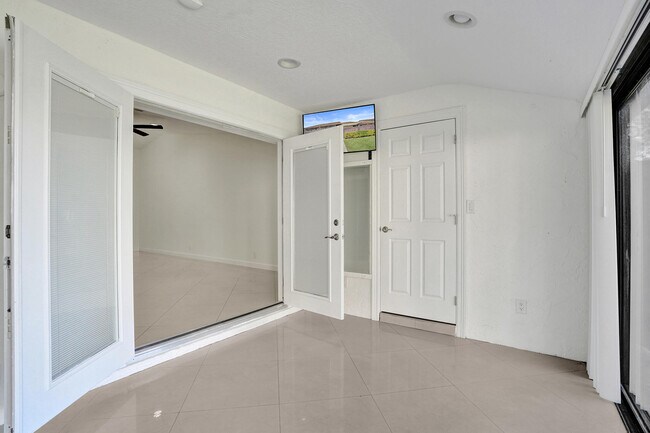 Building Photo - 630 Sea Pine Way