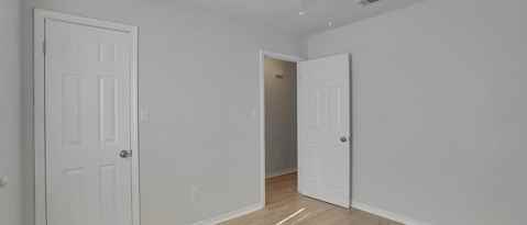 Building Photo - 10601 Silver Creek Dr