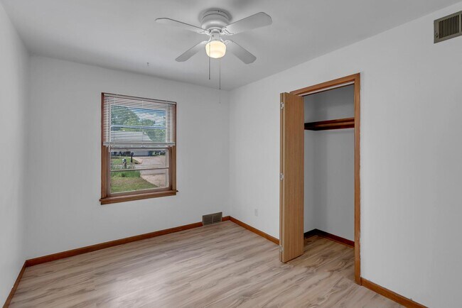 Building Photo - Updated 4 Bedroom 3 bathroom in Derby, KS