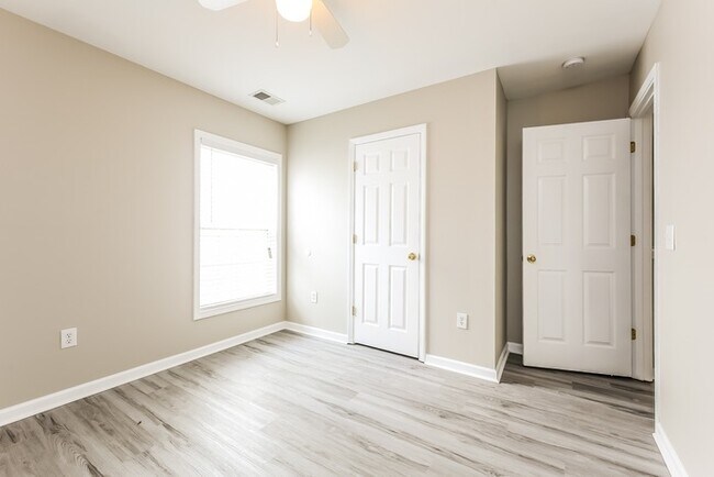 Building Photo - Spacious 4 Bedroom Duncan Home