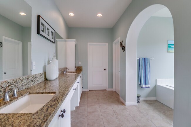 Building Photo - 3637 Alander Ct