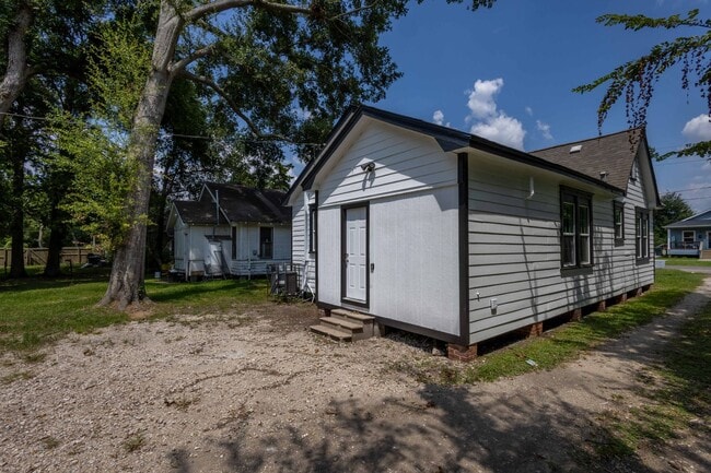 Building Photo - Cute 2 Bed / 1 bath home in Beaumont! Move...