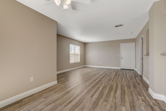 Building Photo - CHARMING 3BEDROOM CONDO IN 89156