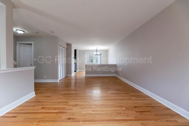 Building Photo - 8015 Windsor Dr