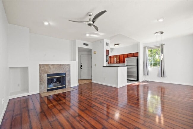 Building Photo - Spacious Open-Concept Summerlin Home with Balcony, Fireplace & Ensuite Bedrooms
