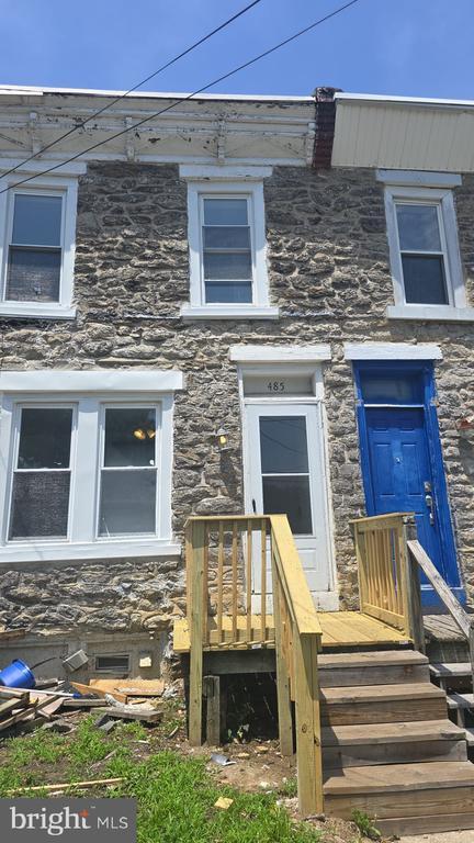 Building Photo - 485 Potterton Heights