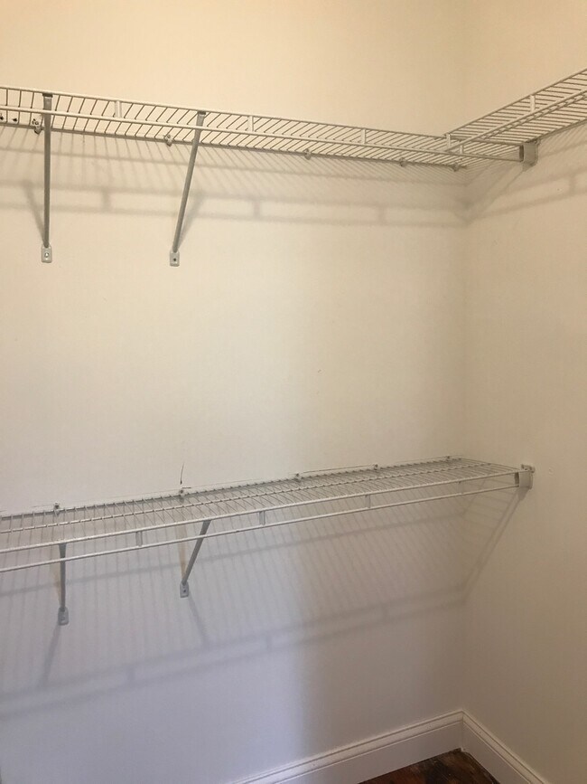 Building Photo - 2 Bedroom Renovation near the Hill