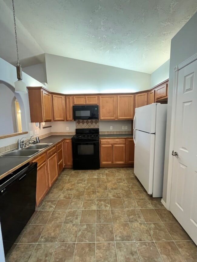 Building Photo - 515 Sawtooth St