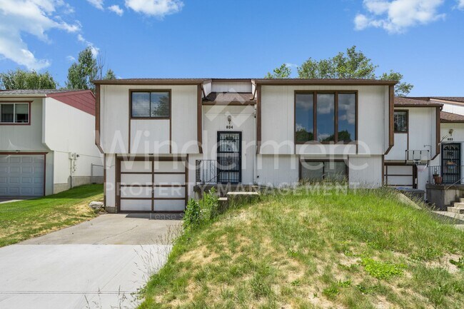 Building Photo - 802 S Calvin Rd
