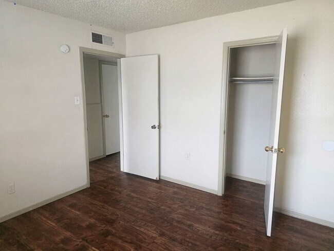 Building Photo - Great move in ready home close to Ft. Bliss