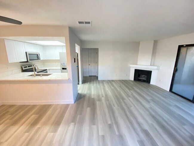 Building Photo - MOVE IN SPECIAL-Delightful 2BED/2BATH Condo tucked away in a picturesque Henderson community!