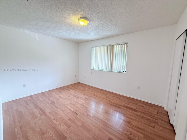 Building Photo - 3212 Coral Lake Ln